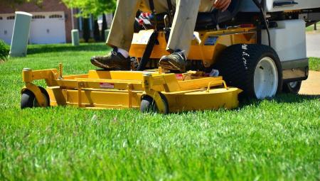 how to market a lawn care business
